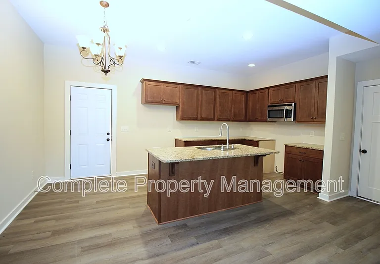 20478 Castle Ridge Rd — Photo 4