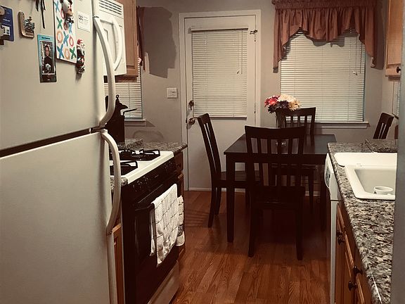 5th image of 428 Somerset Dr APT B