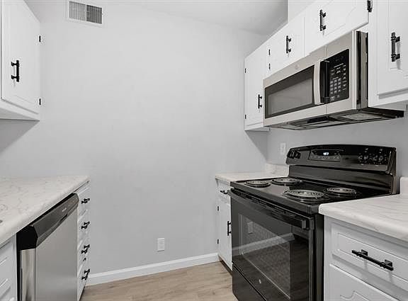 3rd image of 611 N Copeland St #B