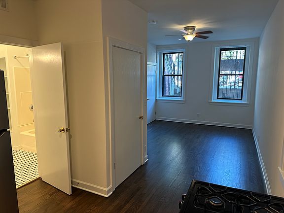 5th image of 1228 N Greenview Ave #1F