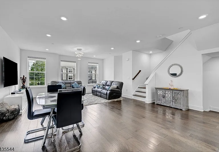 6 Martin Pl — Photo 23
