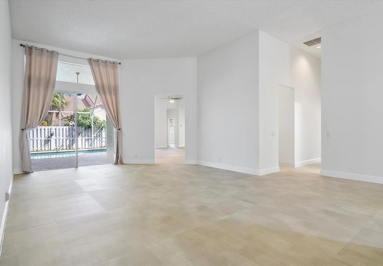 4 bed, 2.5 bath, 3073 sqft, $7,500 — Photo 2
