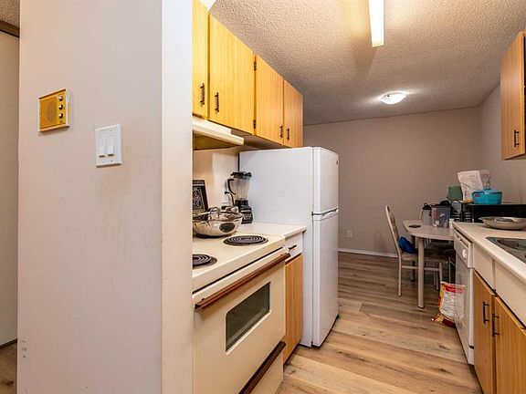 2nd image of 5607 S 31st St #203