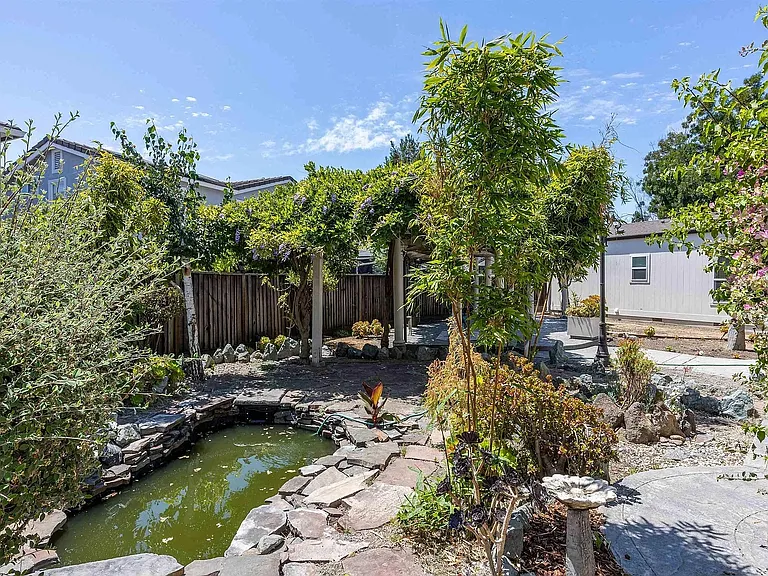 552 Stonehaven Ct — Photo 46