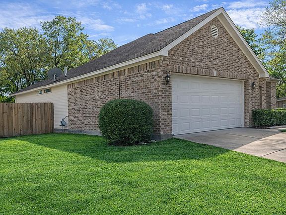 2nd image of 2122 Lexington Woods Dr