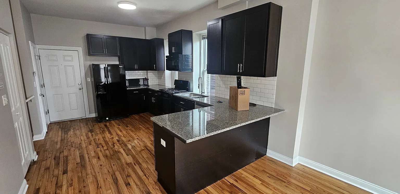 3 bed, 1.0 bath, $2,500 — Photo 3