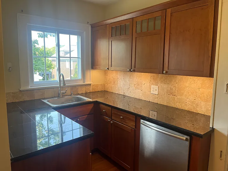 311 Buckingham Ave #1 — Photo 8