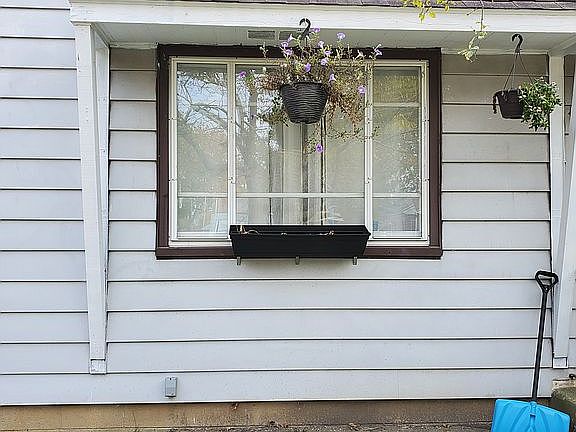 2nd image of 2823 E Allerton Ave
