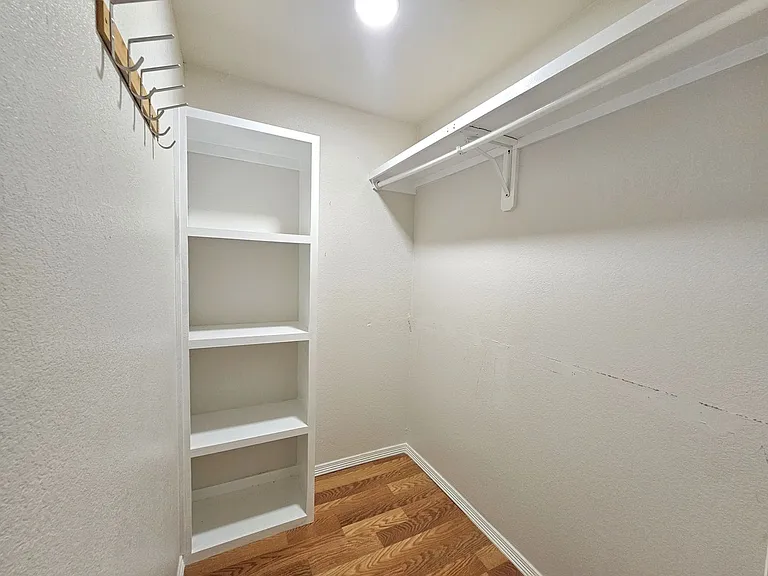 317 E Ebony St — Photo 9