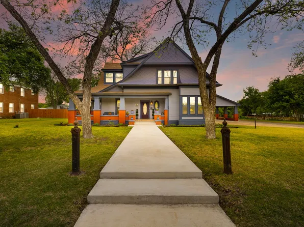 1102 S College St, Brady, TX 76825