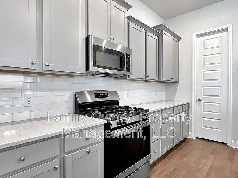 420 W Respite Ln — Photo 10