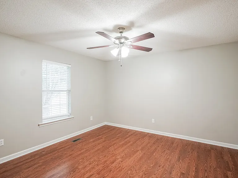 2826 Henderson Ln — Photo 9