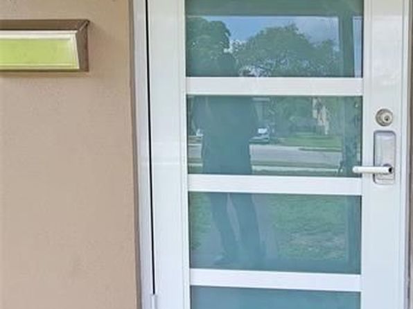 660 NE 35th St, Oakland Park, FL 33334
