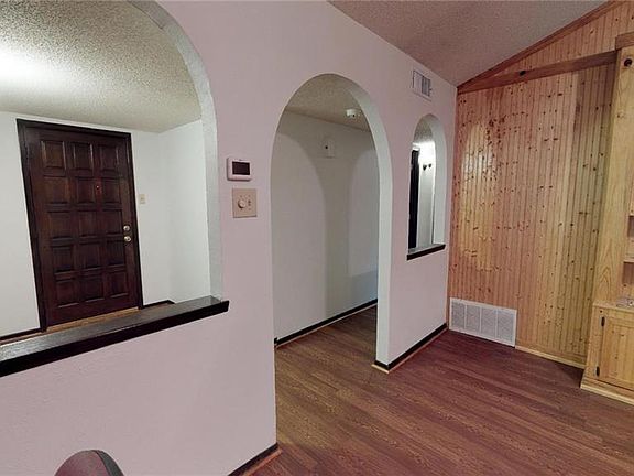 4th image of 1707 Meadowwood Dr