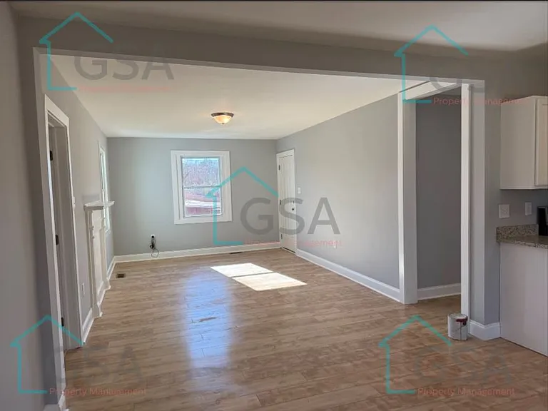 694 Saxon Ave — Photo 9