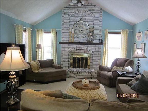 3rd image of 801 Kingston Ct