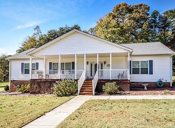 3rd image of 136 Summertree Dr