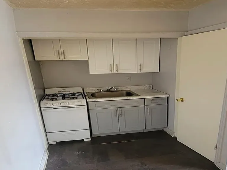716 Sanford Ave #2C — Photo 2