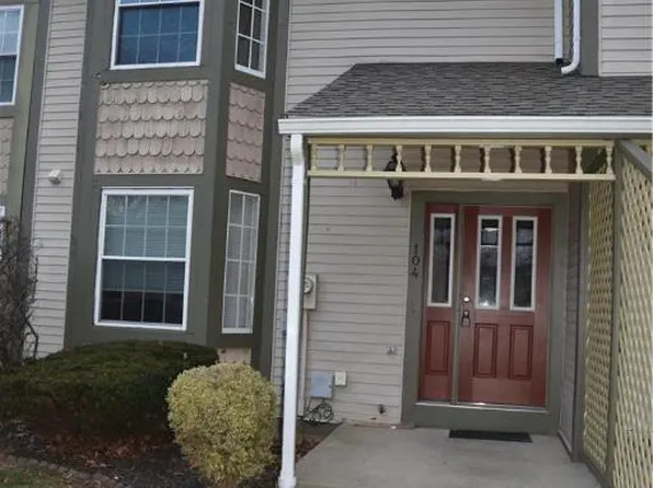 104 Freedom Ct, Bethlehem, PA 18020