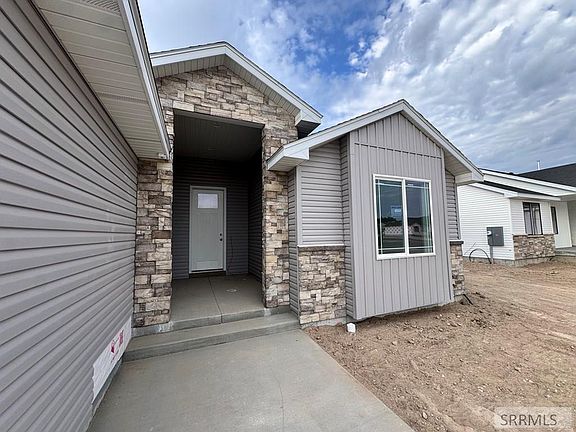 2nd image of 387 Wind River Dr