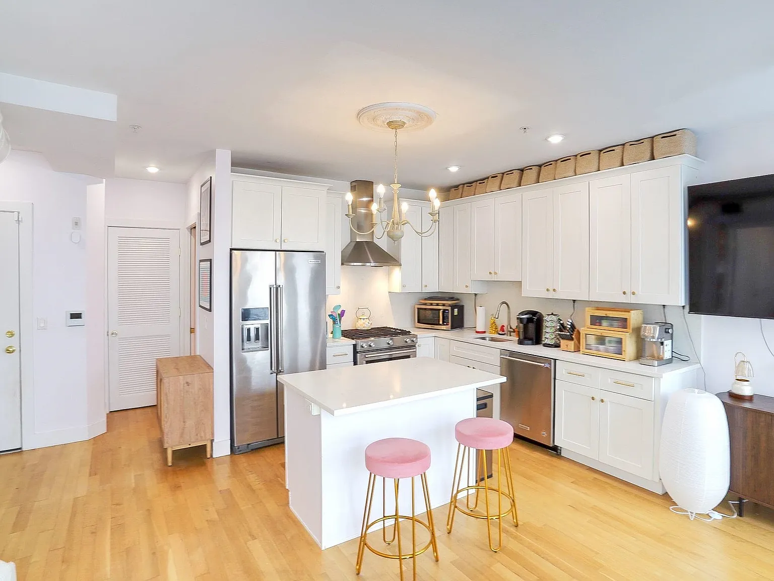 1 bed, 1.0 bath, 593 sqft, $3,600 — Photo 4