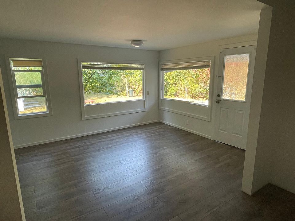 looking from kitchen toward main room