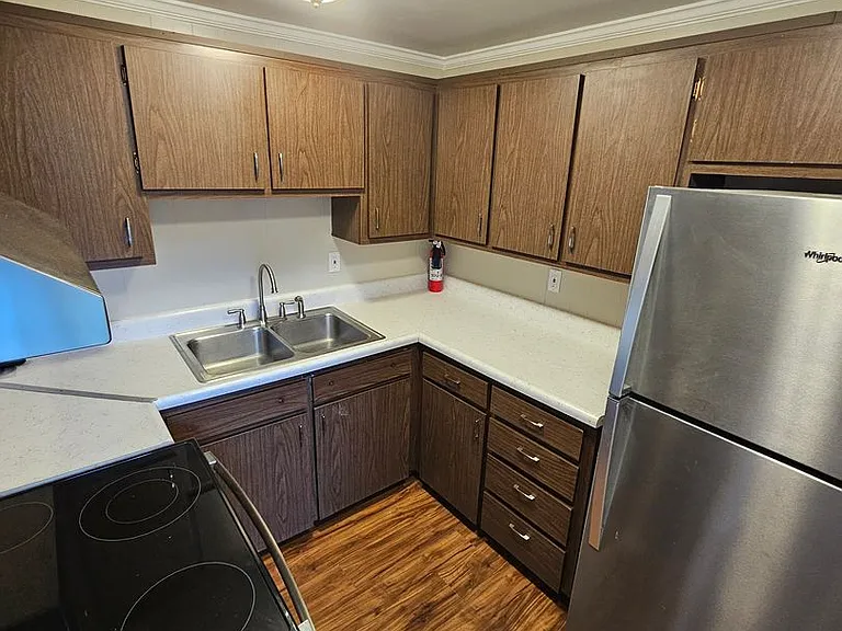 Willow Terrace Apartments — Photo 9