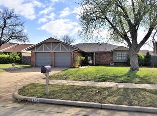1308 Foxfire St, Moore, OK 73160