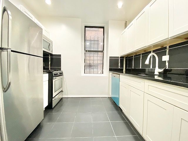 1st image of 79 Saint Nicholas Pl #Bb