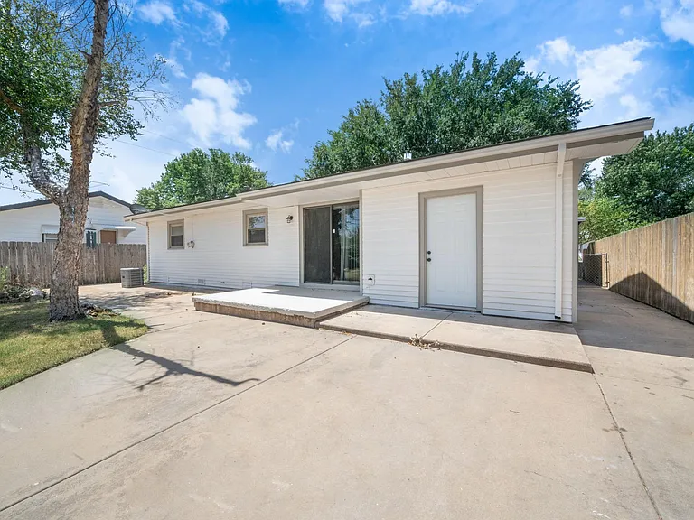 2620 S Fern Ave — Photo 10