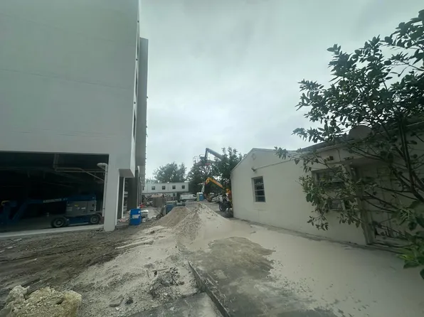 223 SE 4th Street #1, Hallandale Beach, FL 33009