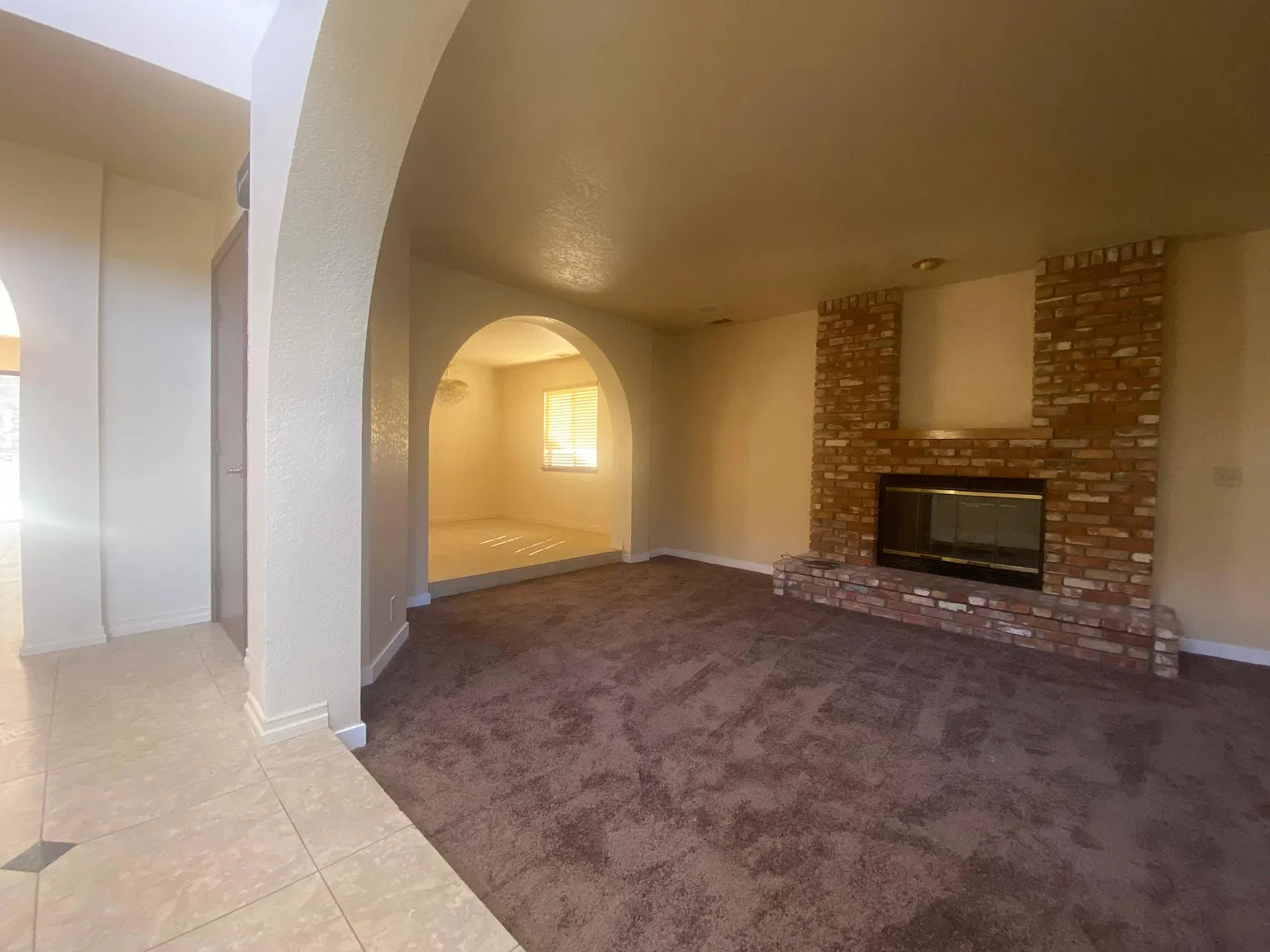 3 bed, 2422 sqft, $2,700 — Photo 3