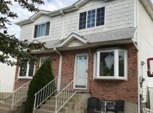 17 Opp Ct, Staten Island, NY 10312