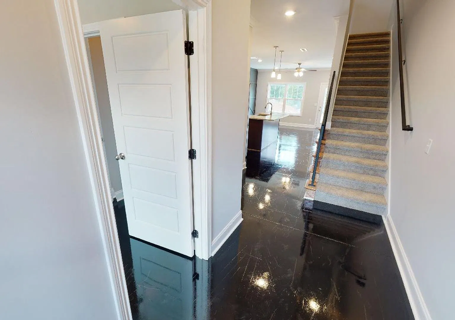 3 Bedroom, 2 Bath Single Family Home - Available for Immediate Move In! — Photo 3