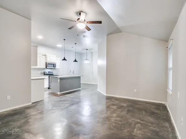 818 Coles Creek Ln, Yukon, OK 73099