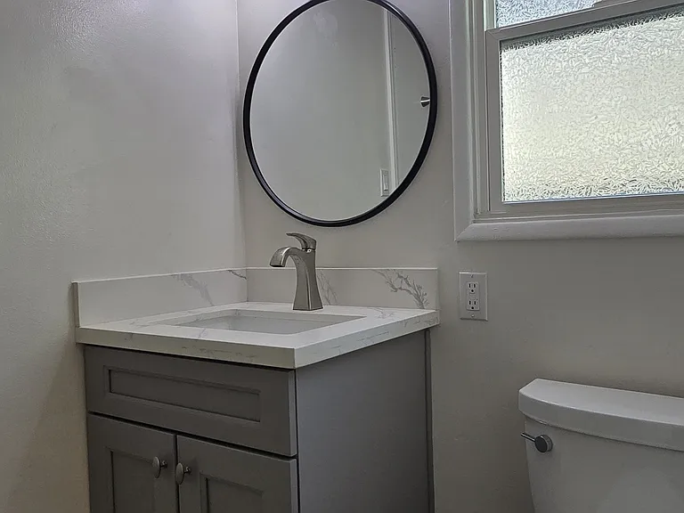 521 N Vermont Ave — Photo 11