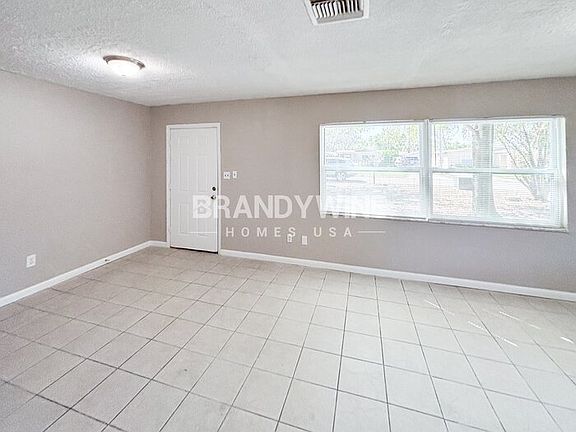 3rd image of 4308 E Clifton St