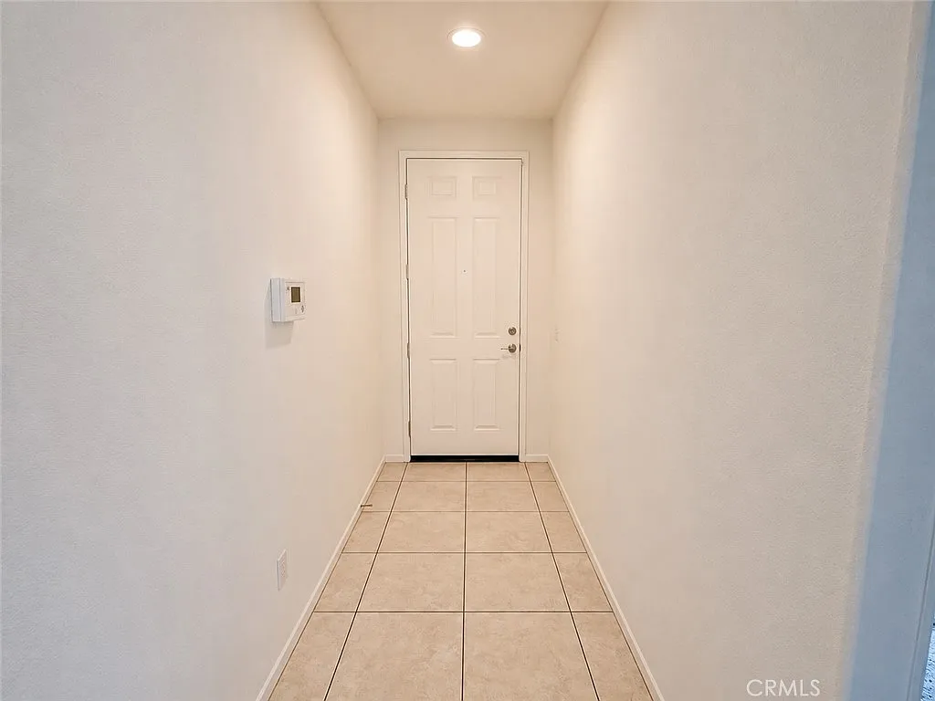 3 bed, 2.5 bath, 2544 sqft, $3,100 — Photo 3