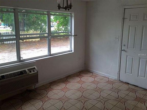 3rd image of 6221 Lee Lan Dr