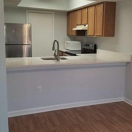 4th image of 46353 Columbus Dr Unit 405