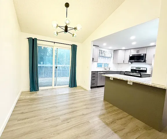 3975 Southeast Castlewood Drive - 1 — Photo 4