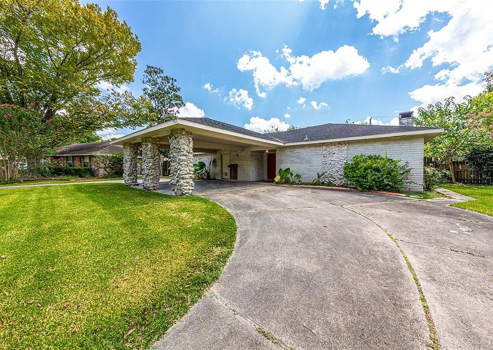 1st image of 301 Brandywyne Dr