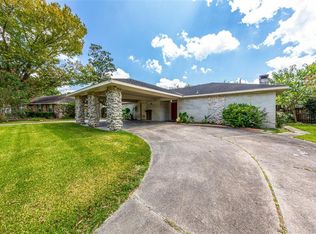301 Brandywyne Dr, Friendswood, TX 77546