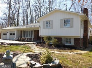 2400 Paddock Ln, Reston, VA 20191