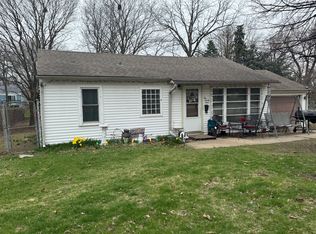 229 S Hadsall St, Genoa, IL 60135