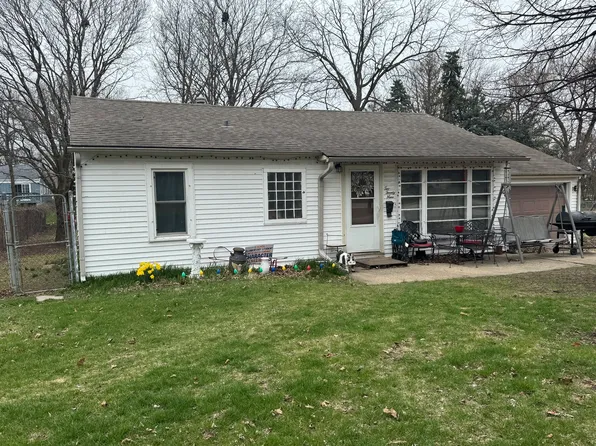 229 S Hadsall St, Genoa, IL 60135