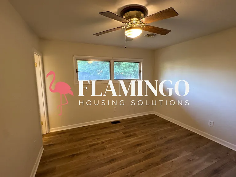 305 E Whittier Ave — Photo 8