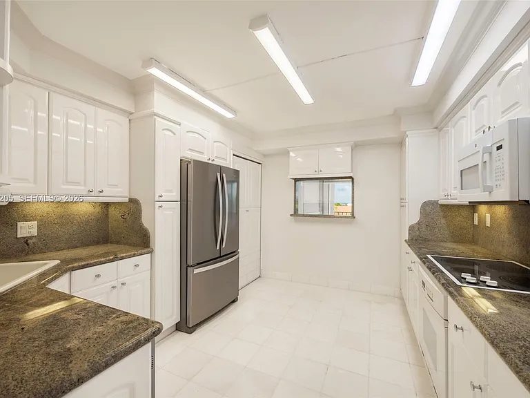 155 Ocean Lane Dr #600 — Photo 9