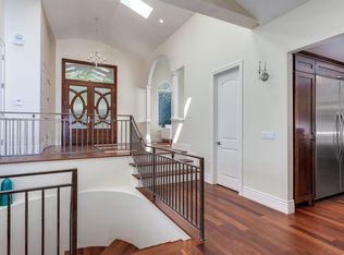 1 Hartford Rd, Orinda, CA 94563