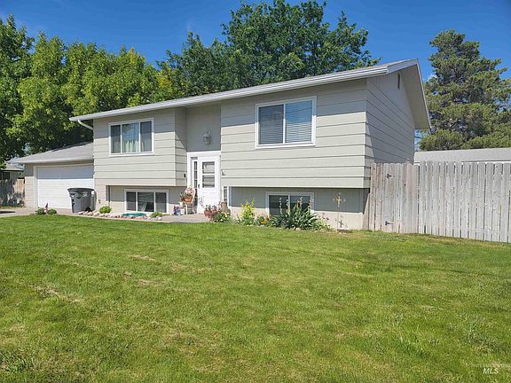 3rd image of 709 Gem Dr